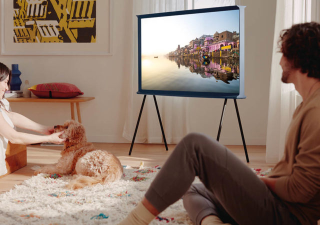 Perfekt getarnt Elegante TVs Samsung The Serif