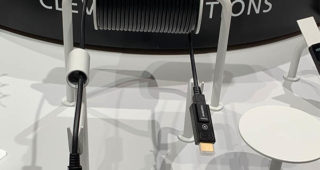 TV-Produkte Designerhalterung und flexible HMDI-Kabel von Hama